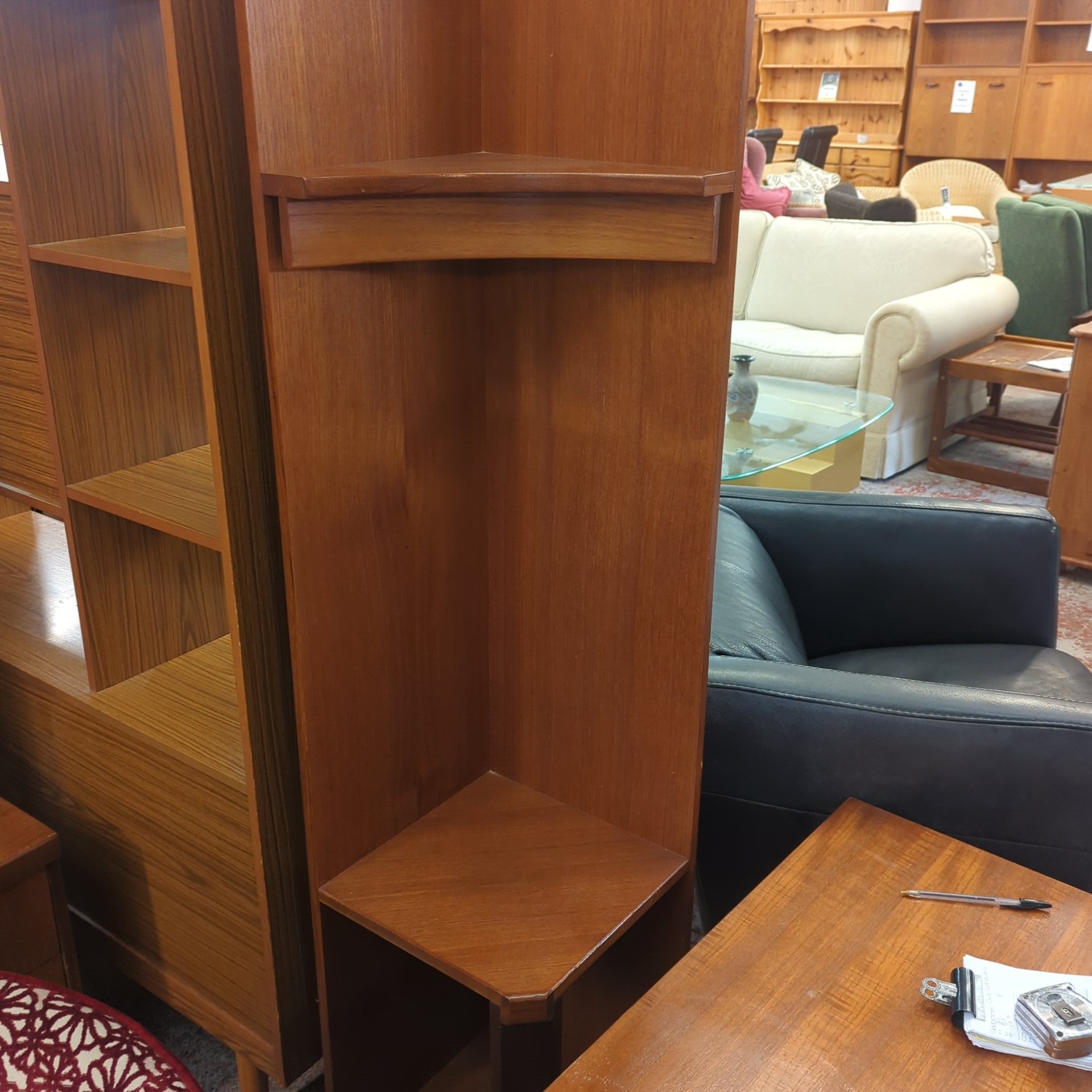 Corner Unit